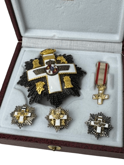 Placa al Mérito Militar. Época transición años 70 viene con varias miniaturas en plata.