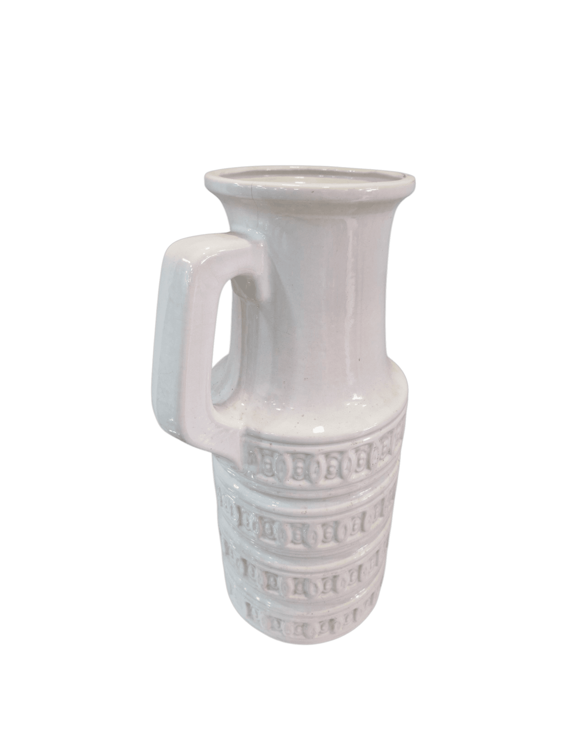 Jarra cerámica blanca con relieve decorativo