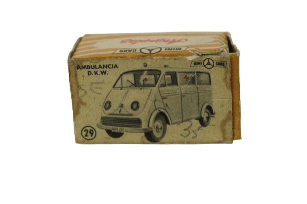 Miniatura de ambulancia D.K.W. Nº 29 de la serie Mini-Cars, fabricada en los años 60 por Anguplas en España. El modelo está basado en la furgoneta clásica DKW Schnellaster, hecho en plástico a escala aproximada 1:86