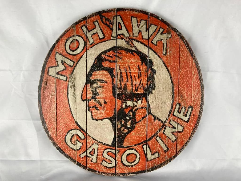 Cartel de madera Mohawk Gasoline