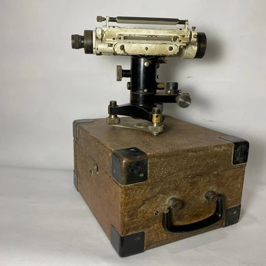 Nivel de 1940 con caja de madera marca Cardzeis zarl zelss dejané