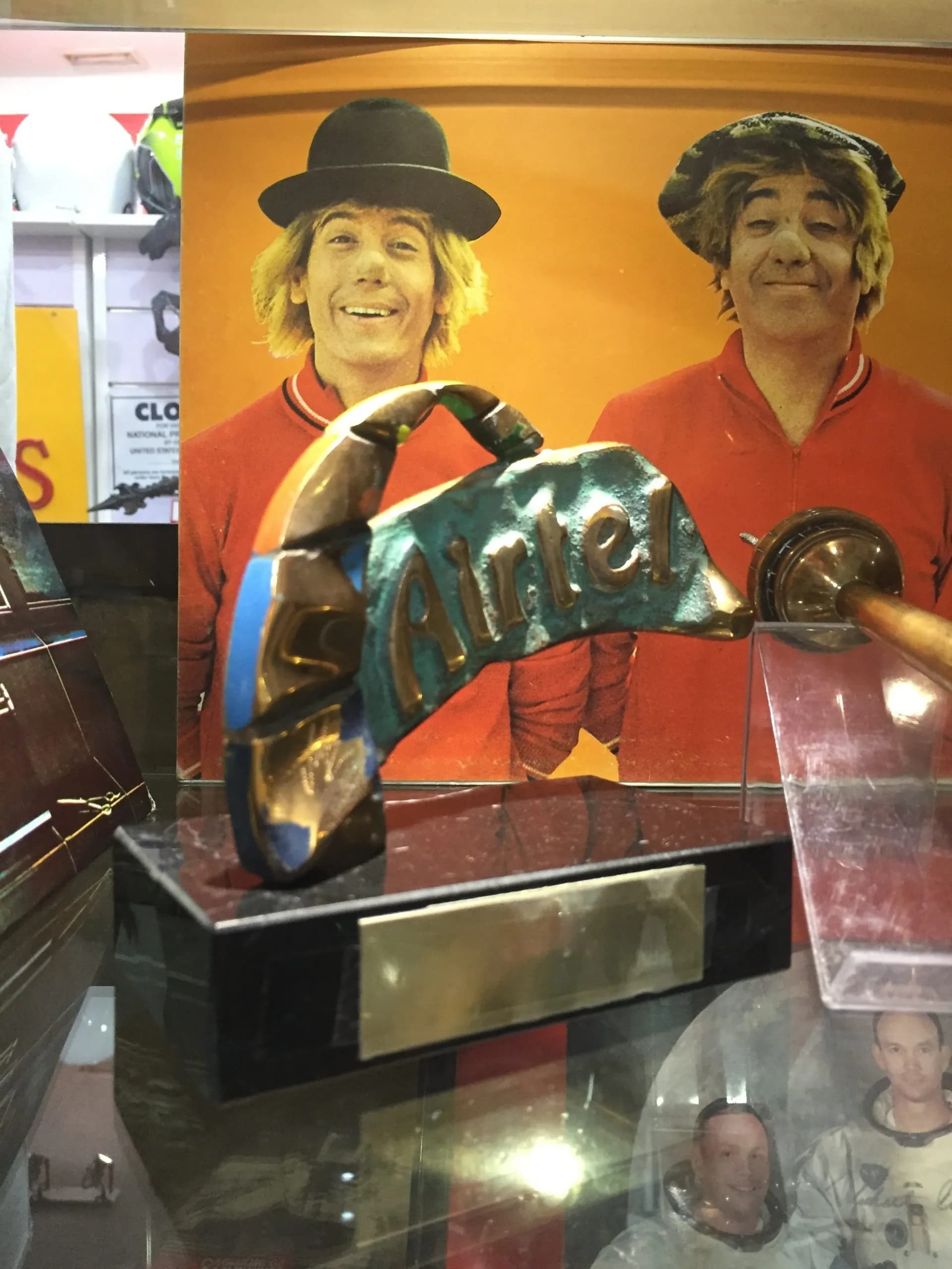 PREMIO AIRTEL METAL Y BASE PIEDRA