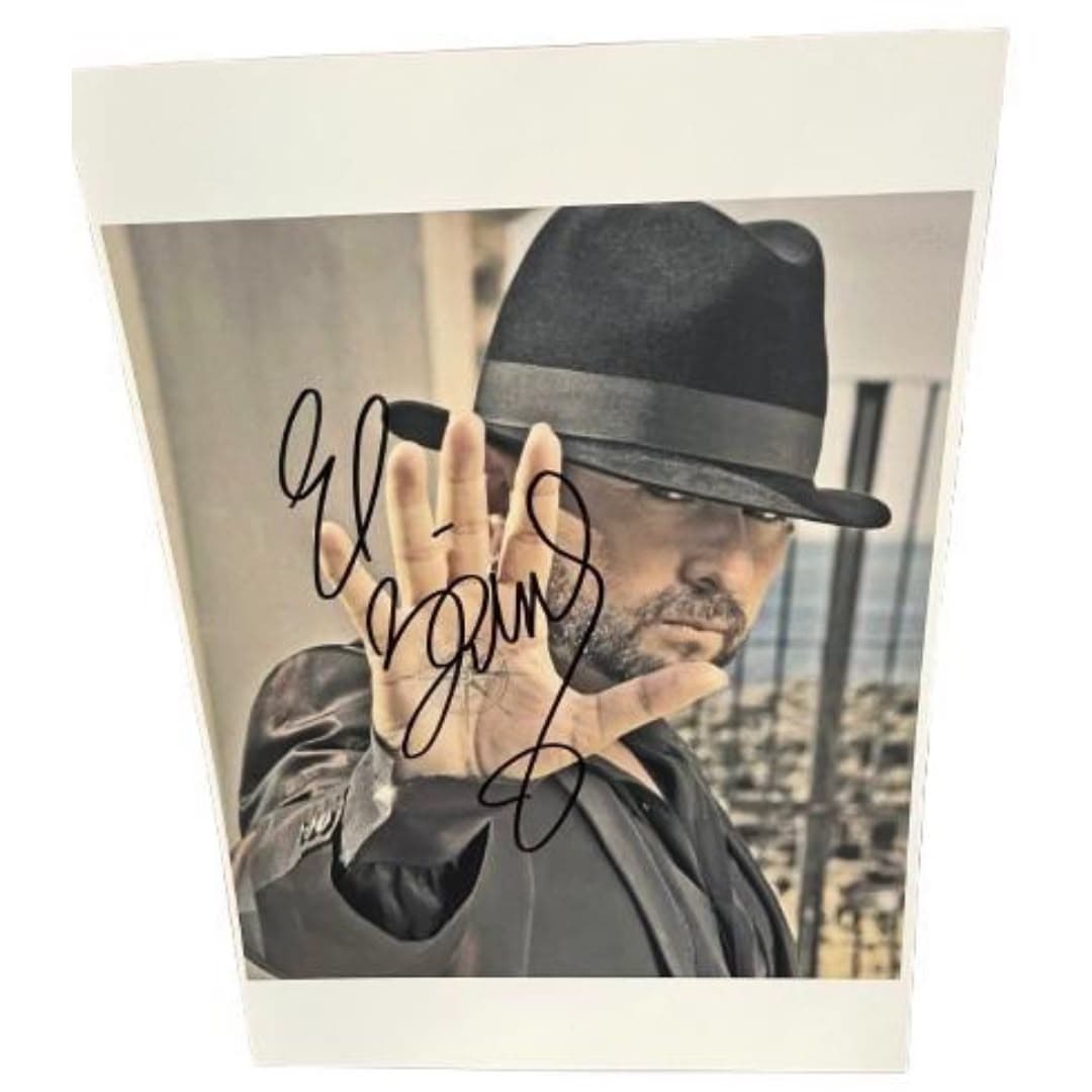 Fotografía promocional coleccionable de El Barrio con autógrafo